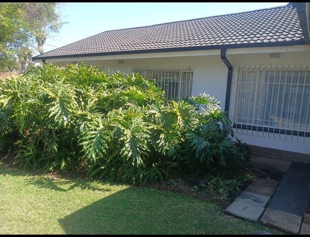 4 BEDROOM HOUSE FOR SALE IN BRITS CENTRAL